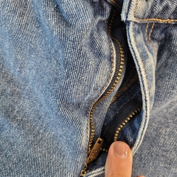 PacSun Blue Denim High Rise Cuffed Mom Shorts - Picture 5 of 10